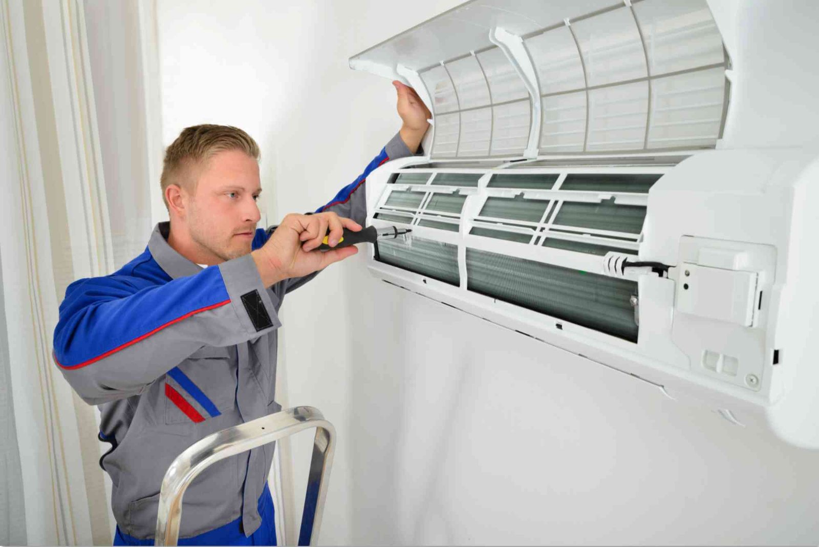 Emergency AC Repair Tips for JVC Dubai Residents – Stay Cool Fast!