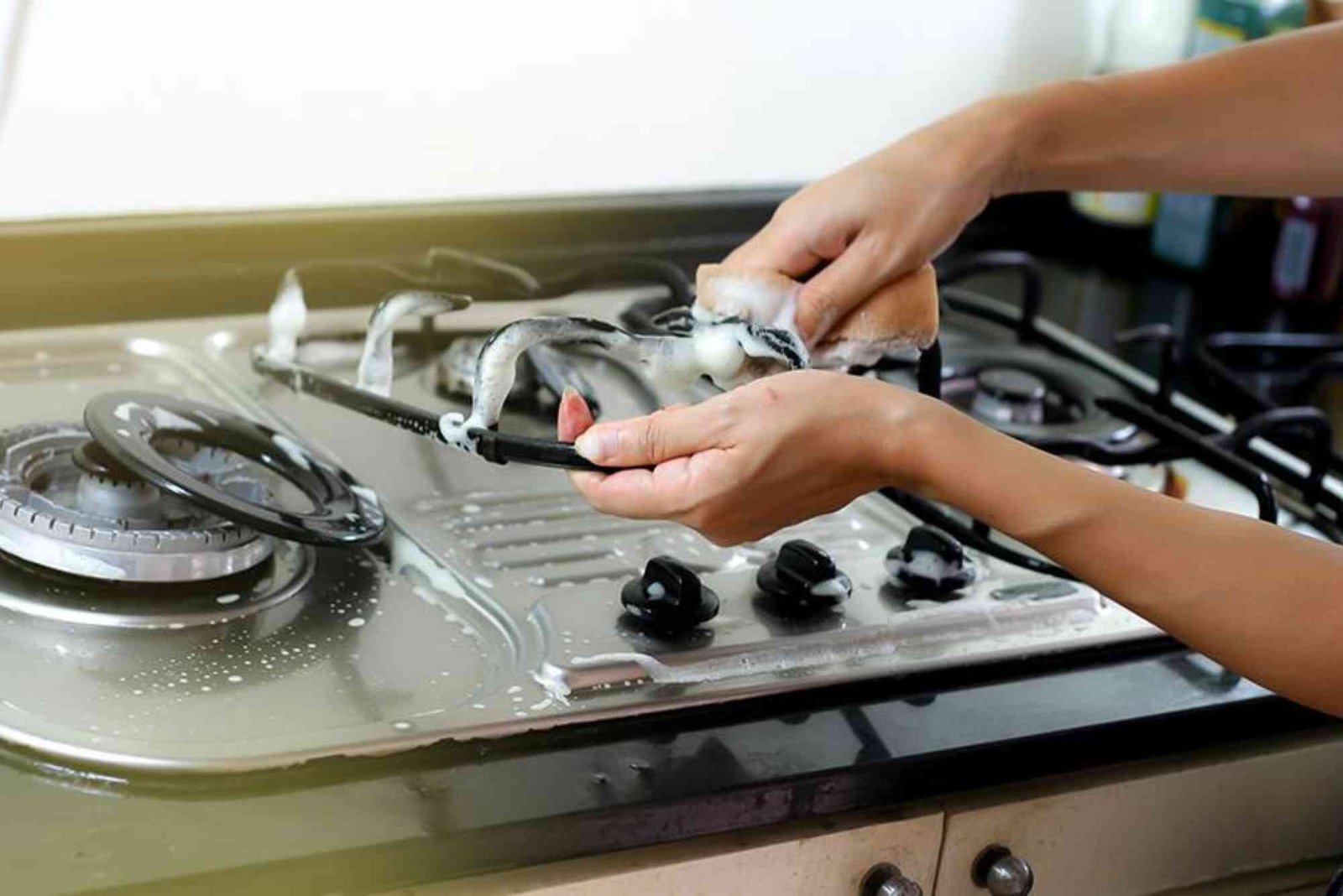 Step-by-Step Guide to Cleaning and Maintaining Gas Stove Burners.