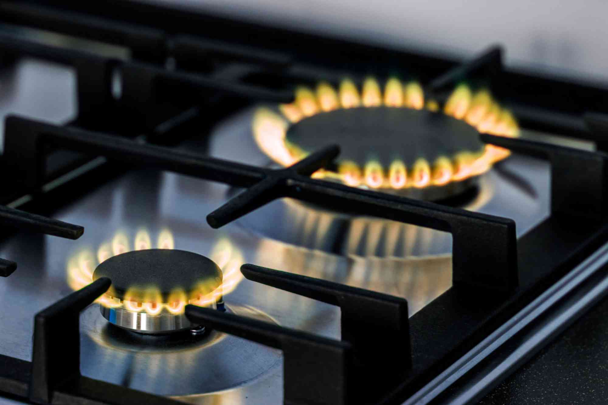 Why Is My Stove Flame Turning Yellow? Quick Fixes for Dubai Kitchens.