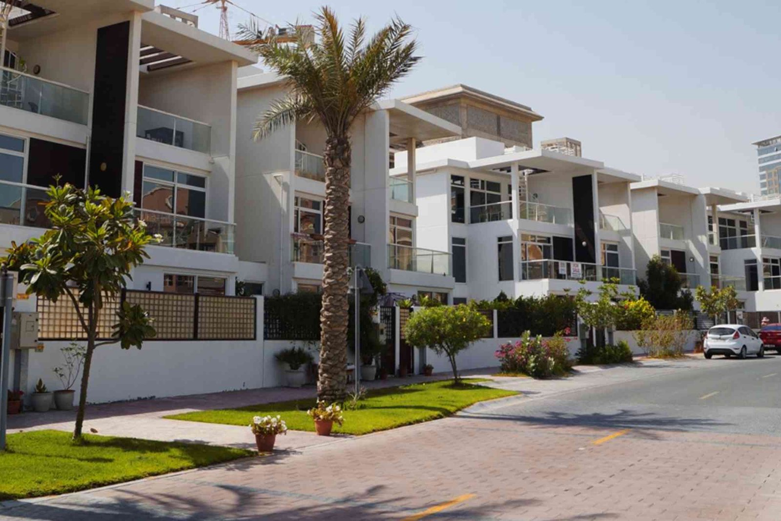 A Comprehensive Guide to Living in JVC (1)